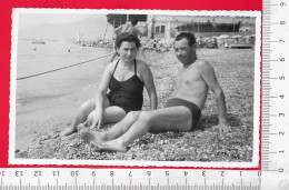 FEMME HOMME  EN MAILLOT DE BAIN - Anonymous Persons