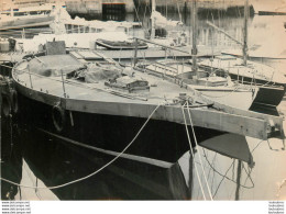 BATEAU LE KETCH EN CIMENT ARME CREE PAR PIERRE CAUDAL DE LORIENT 06/1971 BATEAU 15 TONNES   PHOTO AFP 18 X 13 CM - Barcos