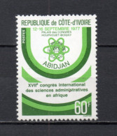 COTE D'IVOIRE N° 439    NEUF SANS CHARNIERE COTE 0.70€   SCIENCES ADMINISTRATIVES - Ivoorkust (1960-...)