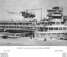 GRANDE PHOTO ORIGINALE  ALOUETTE II EN VOL DEVANT LA TOUR DE CONTROLE DU BOURGET  FORMAT 23 X 18 CM - Aviación