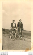 COUPLE  EN VELOS   PHOTO ORIGINALE FORMAT  11 X 6.5 CM - Cycling