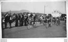 CYCLISME ARRIVEE DU CIRCUIT DE L'EST 1939  PHOTO ORIGINALE FORMAT  11 X 6.50 CM - Wielrennen