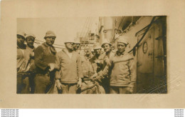 CARTE PHOTO SOLDATS SUR UN BATEAU CACHET PHOTO  THE SKETCH PHOTO 17 UNION ST PLIMOUTH FORMAT 13 X 8 CM - Other & Unclassified