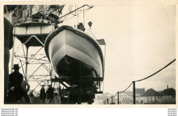 CHANTIER DE CONSTRUCTION DE BATEAU  PHOTO ORIGINALE FORMAT 11 X 7 CM - Barcos