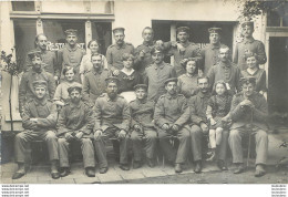 CARTE PHOTO ALLEMANDE  14-18  SOLDATS ALLEMANDS DEVANT UN RESTAURANT EN FRANCE - Weltkrieg 1914-18