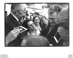 JACQUES MARTIN LYON LA FETE DES IDEES NEUVES 1987  GRANDE PHOTO DE PRESSE JOURNAL LE PROGRES FORMAT 24 X 17 CM - Famous People