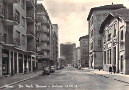 26840 " TORINO-VIA PAOLO BRACCINI E PALAZZO LANCIA  " ANIMATA-VERA FOTO -CART. POST. SPED.1960 - Sonstige & Ohne Zuordnung