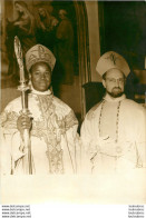 MONSEIGNEUR BIARD EVEQUE DE MOPTI MALI  ET MONSEIGNEUR SANGARE ARCHEVEQUE DE BAMAKO EN 06/1965 - Personas Identificadas