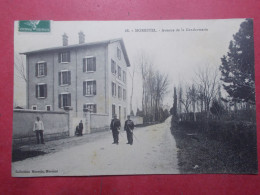 CARTE POSTALE - MORESTEL (38) - Avenue De La Gendarmerie (B388) - Morestel