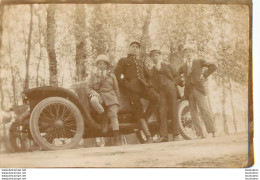 VIEILLE  AUTOMOBILE AVEC GROUPE DE PERSONNES  PHOTO ORIGINALE  FORMAT 6 X 4 CM - Cars