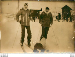 SPORTS D'HIVER COUPLE ET ENFANT  PHOTO ORIGINALE FORMAT  9 X 6.50 CM - Places