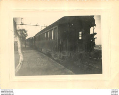 PHOTO ORIGINALE TRAIN A QUAI FORMAT 11 X 8 CM - Trains