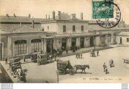 NEVERS LA GARE AVEC ATTELAGES - Nevers