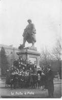 57 METZ AP#DC621 CARTE PHOTO ENFANTS POSANT DEVANT LA STATUE DU POILU A METZ - Metz