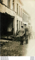 CARTE PHOTO ALLEMANDE  NORD DE LA FRANCE DEVANT COMMERCE MARCHAND - Guerre 1914-18