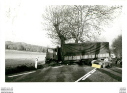 PHOTO ORIGINALE ACCIDENT CAMION ET AUTO ACCIDENTES FORMAT 12.50 X 9 CM - Automobiles