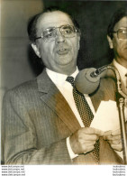 PHOTO DE PRESSE PIERRE MAUROY CONSTITUE LE NOUVEAU GOUVERNEMENT 24/06/1981  FORMAT 24 X 18 CM - Geïdentificeerde Personen