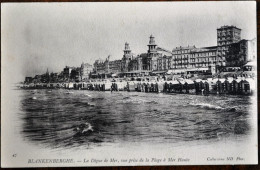 BELGIQUE + BLANKENBERGHE - La Digue De Mer, Vue Prise De La Plage à Mer Haute - Blankenberge