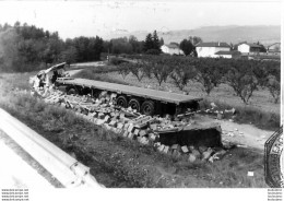 PHOTO ORIGINALE ACCIDENT 1980 CAMION SAVIEM 11.50 X 7.50 CM - Cars