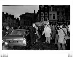 PIERRE MAUROY PREMIER MINISTRE A BOULOGNE SUR MER EN 1982 ET CITROEN CX PHOTO DE PRESSE 24 X 18 CM - Personalidades Famosas