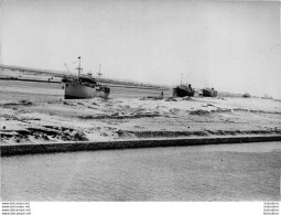 LE CANAL DE SUEZ LES DERNIERS CONVOIS 1956 PHOTO DE PRESSE 18X13CM - Lugares