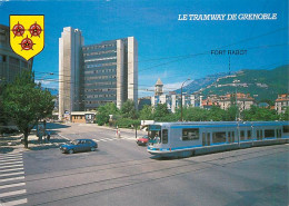 Trains - Tramways - Grenoble - Le Tramway - La Bibliothèque Municipale - Le Centre PTT. Au Fond, Le Fort Rabot - Automob - Tramways