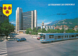 Trains - Tramways - Grenoble - Le Tramway - La Bibliothèque Municipale - Le Centre PTT. Au Fond, Le Fort Rabot - Automob - Tranvía