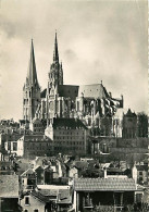 28 - Chartres - La Cathédrale - Mention Photographie Véritable - Carte Dentelée - CPSM Grand Format - Etat Léger Pli Vis - Chartres