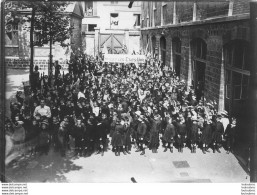 ENFANTS D'ECOLE ET BANNIERE VIVE LES ETATS UNIS  WW1 PHOTO ORIGINALE 18 X 13 CM - Krieg, Militär