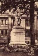 France > [16] Charente > Angouleme - Jardin De L'Hotel De Ville - Statue De Marguerite D'Angoulème - 7630 - Angouleme