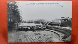 CPA (75) Crue De La Seine.1910.Barrage établi Près De L'Hôtel De Ville.  (7A.686) - De Overstroming Van 1910