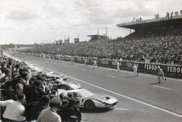 4V4Fb  Automobiles Tacots Le Mans 1965 Départ Des 24H Ph. Delourme Edt. Ramade En TBE - Le Mans