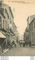 LES SABLES D'OLONNE LA RUE DE L'HOTEL DE VILLE - Sables D'Olonne