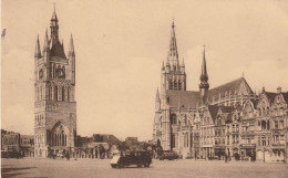 104-Ieper-Ypres Groot Plaats, Het Belfort En St.Maertens Hoofdkerk Grand'Place, Le Beffroi Et Cathédrale St.Martin - Ieper