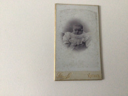 Ancienne Petite Photographie Cartonnée Bébé Phot. Roubaix Sémoff 5 Rue Neuve - Anonymous Persons