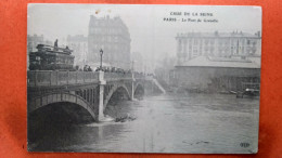 CPA (75) Crue De La Seine.1910. Le Pont De Grenelle. (7A.698) - Alluvioni Del 1910