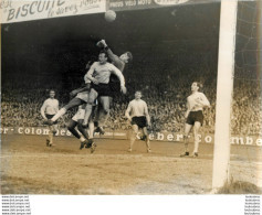 FOOTBALL MONACO TRIOMPHE DE REIMS 3-2 PARC DES PRINCES  04/1963 PHOTO KEYSTONE FORMAT 24 X 18 CM Ref1 - Sport