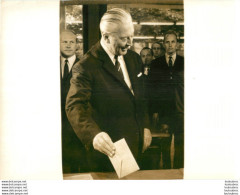 ELECTIONS ALLEMANDES 09/1969  CHANCELIER KIESINGER PHOTO KEYSTONE 24 X 18 CM - Célébrités