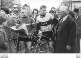 COURSE CYCLISTE 1967 LES ABRETS  ET ALENTOURS ISERE PHOTO ORIGINALE FAURE LES ABRETS  11 X 8 CM R33 - Cycling