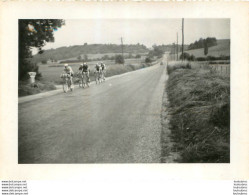 COURSE CYCLISTE 1967  LES ABRETS  ET ALENTOURS ISERE PHOTO ORIGINALE FAURE LES ABRETS  11 X 8 CM R23 - Ciclismo