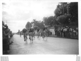 COURSE CYCLISTE 1967  LES ABRETS  ET ALENTOURS ISERE PHOTO ORIGINALE FAURE LES ABRETS  11 X 8 CM R22 - Radsport