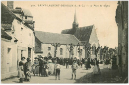 41 SAINT-LAURENT-DES-EAUX. Place De L'Eglise Grosse Animation - Andere & Zonder Classificatie