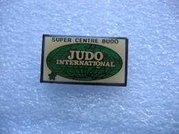Pin's Du Super Centre Budo. JUDO International - Judo