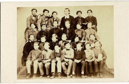 Photo CDV - Collégiens (de RETHEL ?) Avec Leur Enseignant Ecclésiastique (voir CDV Collège Rethel) Circa 1860/70 - Alte (vor 1900)