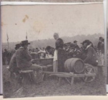 Photo Scene De Bretonne Plonévez-Porzay Pardon De Saint Anne La Palud Repas En Famille   Réf 30238 - Bateaux