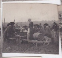 Photo Scene De Bretonne Plonévez-Porzay Pardon De Saint Anne La Palud Repas En Famille   Réf 30239 - Boten