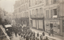 FONTAINEBLEAU   FETE? CARNAVAL  7 RUE DE FRANCE  CARTE-PHOTO - Fontainebleau