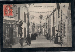 44 LOIRE ATLANTIQUE - SAINT PERE EN RETZ La Rue De L'Eglise Un Jour De Fête-Dieu - Autres & Non Classés