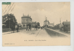 SAUMUR - Sur Le Pont Napoléon - Saumur