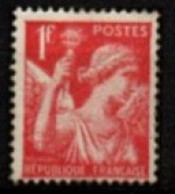 FRANCE   -  1939 .  Y&T N° 433 *.    Petites Taches Sur Le Visage - Unused Stamps